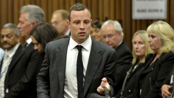 Prosecution Reveals Fearful Texts From Pistorius' Girlfriend