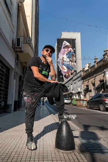 El muralista Martín Ron en