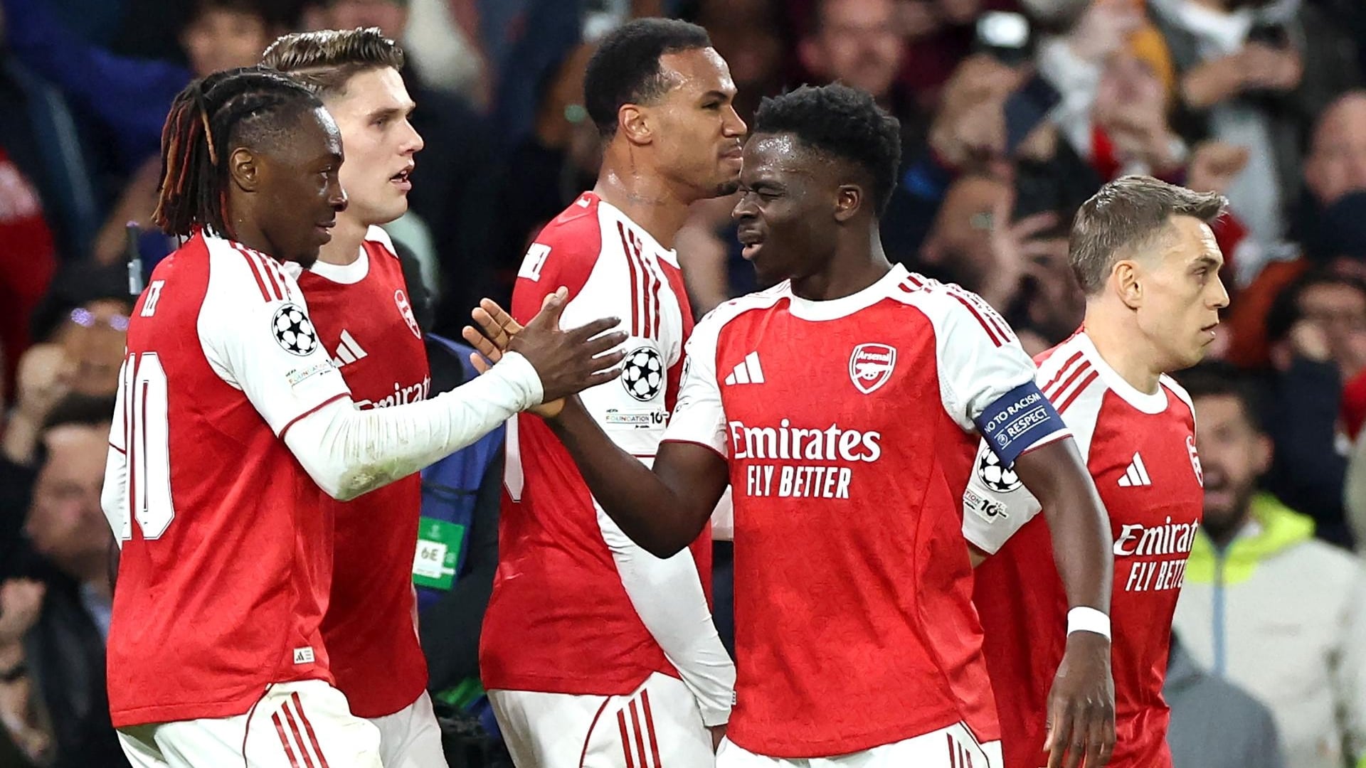 Los jugadores del Arsenal celebrando el gol de Saka (EFE/EPA/NEIL HALL)