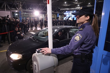 Vista general de la apertura del paso fronterizo para la entrada de Croacia en el Espacio Schengen sin controles de la UE, en Bregana, Croacia, el 1 de enero de 2023 (REUTERS)