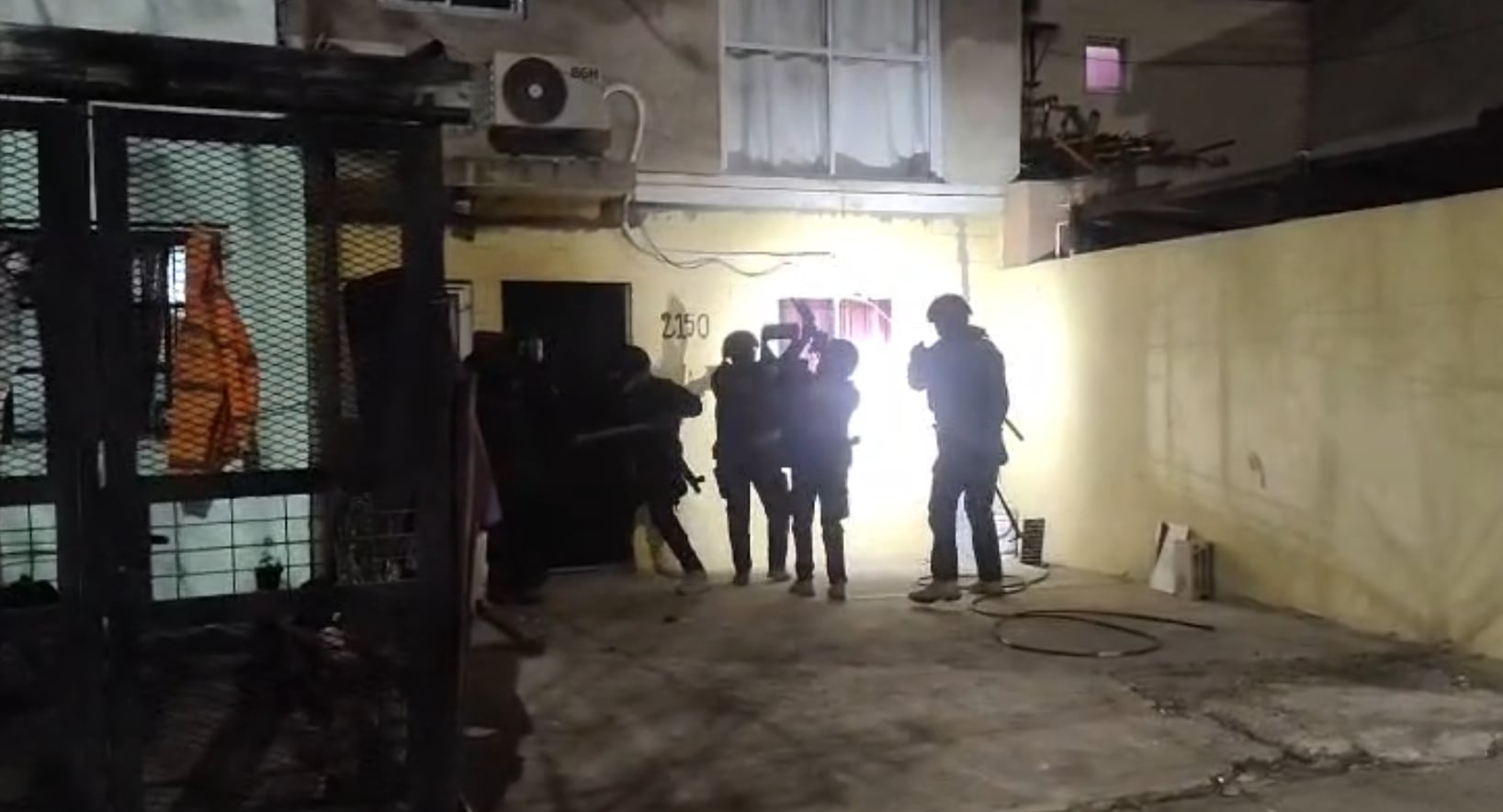 Uno de los allanamientos tuvo resultado negativo, mientras que en los otros se concretaron las detenciones buscadas