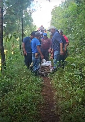 El cuerpo de Telma Estela Cuc Paau, una mujer desaparecida, fue localizado dentro de costales en un área boscosa de San Juan Chamelco, Alta Verapaz, Guatemala.