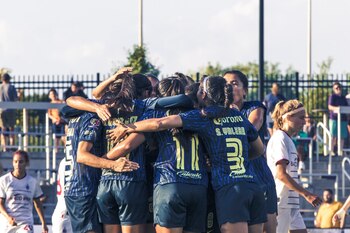 Jugadoras del Club América celebran