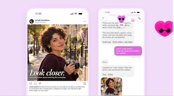 Dos pantallas de teléfono móvil con una publicación de red social y una conversación en un chat con el ícono de un corazón rosado con gafas