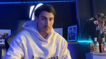 El influencer sostiene que un