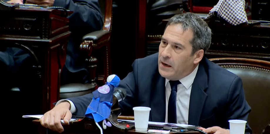 El diputado Luque advirtió que Comodoro Rivadavia pasó de ser la ciudad argentina con menor índice de desempleo y pobreza a afrontar una crisis por endeudamiento
