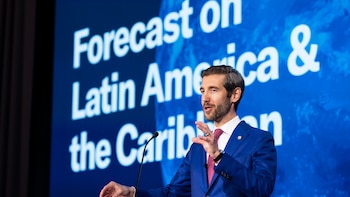 Diplomático estadounidense destaca el traslado aéreo de 600 toneladas de equipos hacia Haití