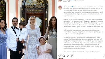 La presentadora y Mauricio Odiardi se conocieron durante el Mundial de Brasil de 2014 en el partido de la selección mexicana contra Camerún, dos años después de noviazgo decidieron llegar al altar. Actualmente, la pareja tiene dos hijos: Carlota, de 6 años de edad, y Valentino, de 4
(RS)