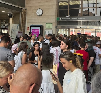 Pasajeros en la estación de