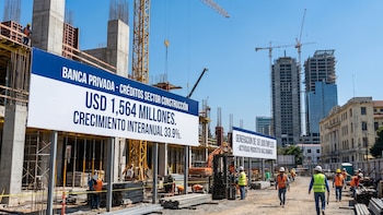 Banca privada incrementa un 33.9% los créditos al sector construcción en El Salvador durante abril de 2026