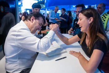 Javier Cercas, durante la firma