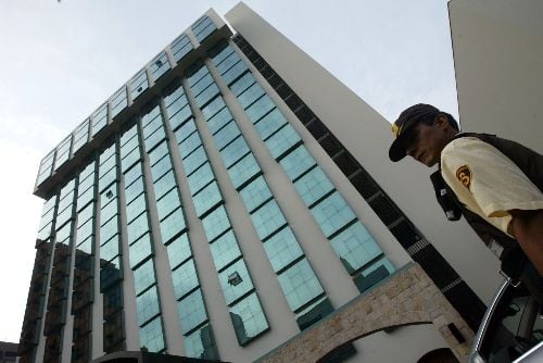 Los trabajadores de restaurantes y hoteles también serán alcanzados por el aumento, ya que en estas actividades parte de sus ingresos suele provenir de propinas. Foto: Andina