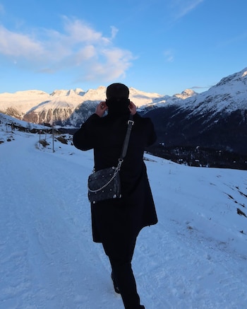 Las fotos de las vacaciones de Alexis Mac Allister y Ailen Cova en St. Moritz