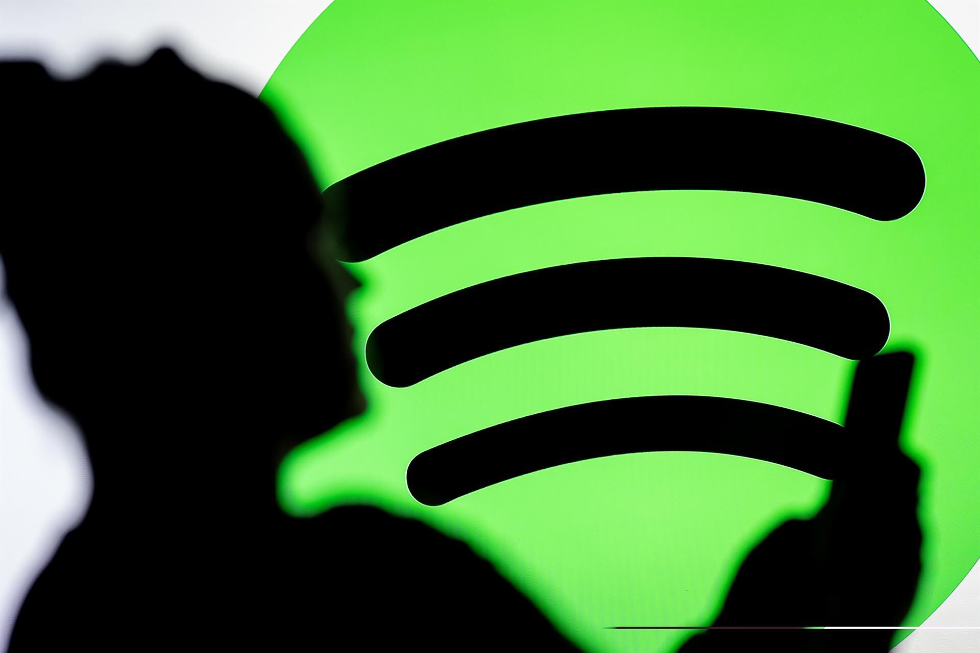 Los usuarios pueden comunicarse con la IA mediante un chat para eliminar artistas o géneros que ya no les interesan. (Europa Press)