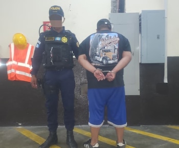 La Policía Nacional Civil capturó a Roger Iván Molina Boch por presunta participación en secuestros y asesinatos en Villa Nueva.