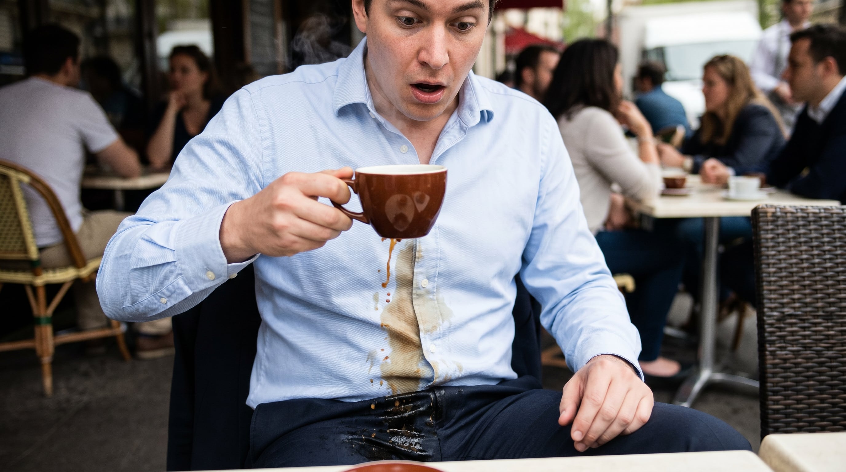 El café puede dejar manchas difíciles, pero tratarlas a tiempo facilita su eliminación. (Imagen Ilustrativa Infobae)
