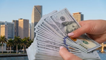 Las compras al contado impulsaron el mercado inmobiliario en Miami-Dade y Broward en junio
