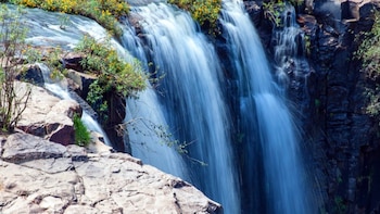 La cascada Tixhiñú se localiza