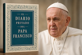 Un libro con el texto El diario privado del Papa Francisco junto a un retrato del papa Francisco con vestidura blanca.