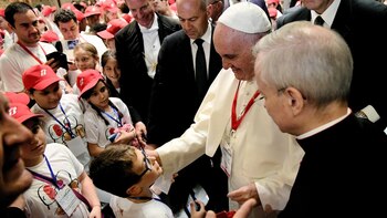 El papa Francisco con niños