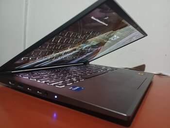 Portátil enfocado en los diseñadores,