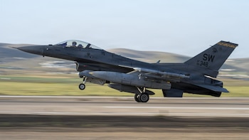 Irán reivindica el derribo de un avión de combate de EEUU en el estrecho de Ormuz, el segundo durante la jornada