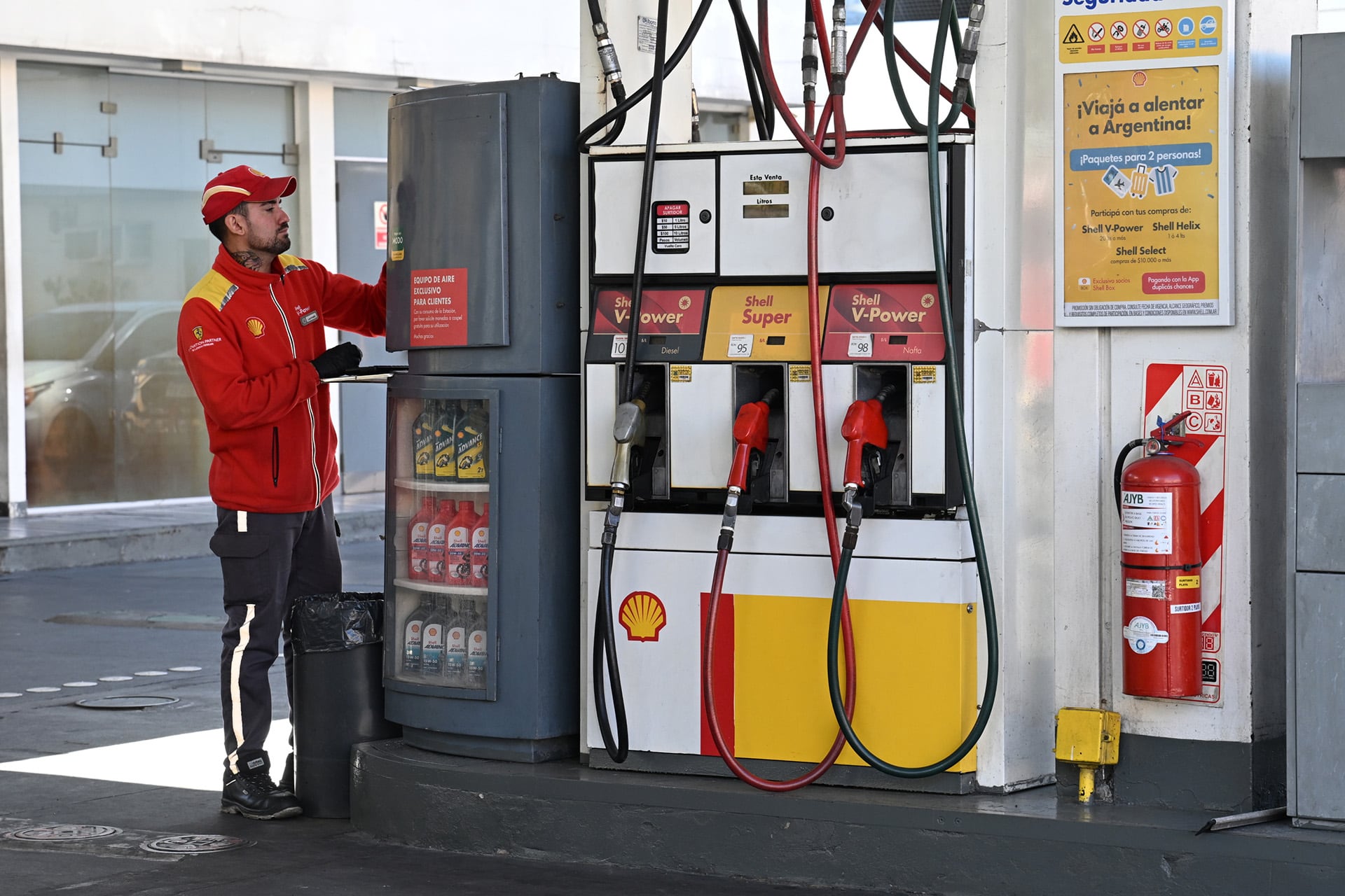 El Gobierno postergó hasta octubre la actualización del impuesto a los combustibles, la 13ª vez que aplica esta medida desde 2024 (Maximiliano Luna)