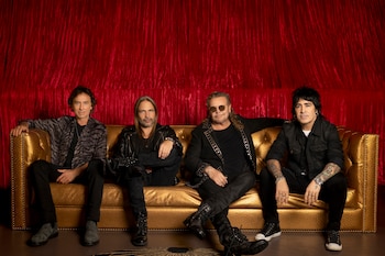 Juan Calleros, en el bajo; Sergio Vallín, en la guitarra; Fher Olvera, en la voz; y Alex González, en la batería: Maná apela a una formación clásica de rock