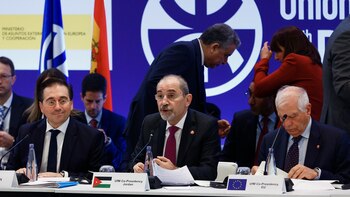 Borrell pide a la comunidad