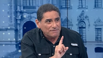 Carlos Álvez se molesta en