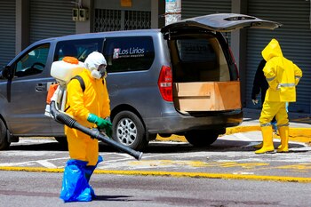 Trabajadores de una funeraria con