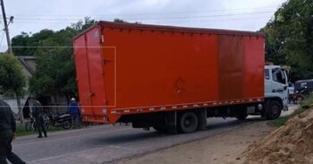 El furgón comenzó a desplazarse