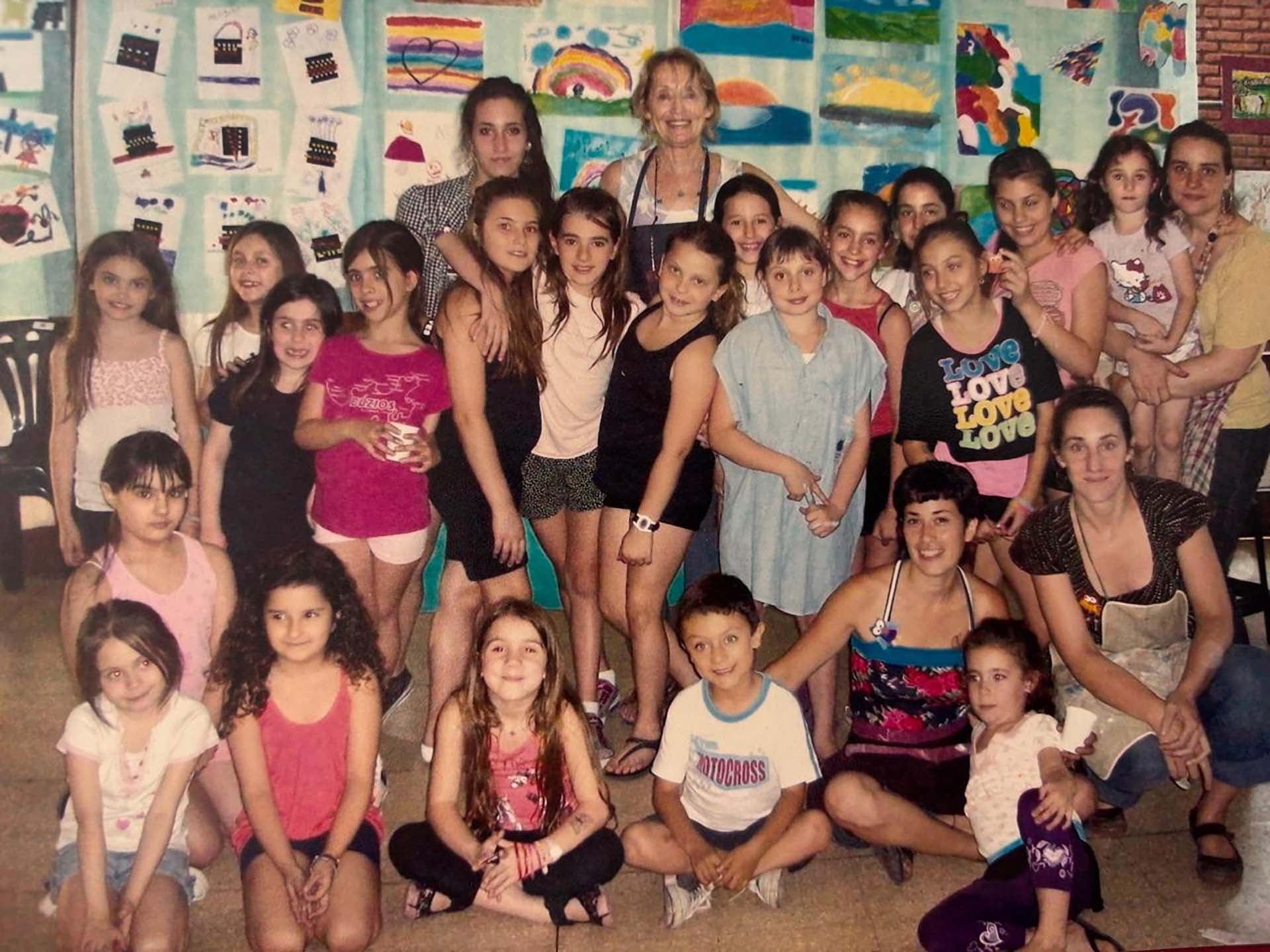 Cristina Tintpilver fundó el taller para ofrecer a los niños de Villa del Parque un espacio de expresión artística comunitaria.