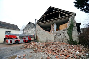 Vivienda dañada en Glina (Reuters)