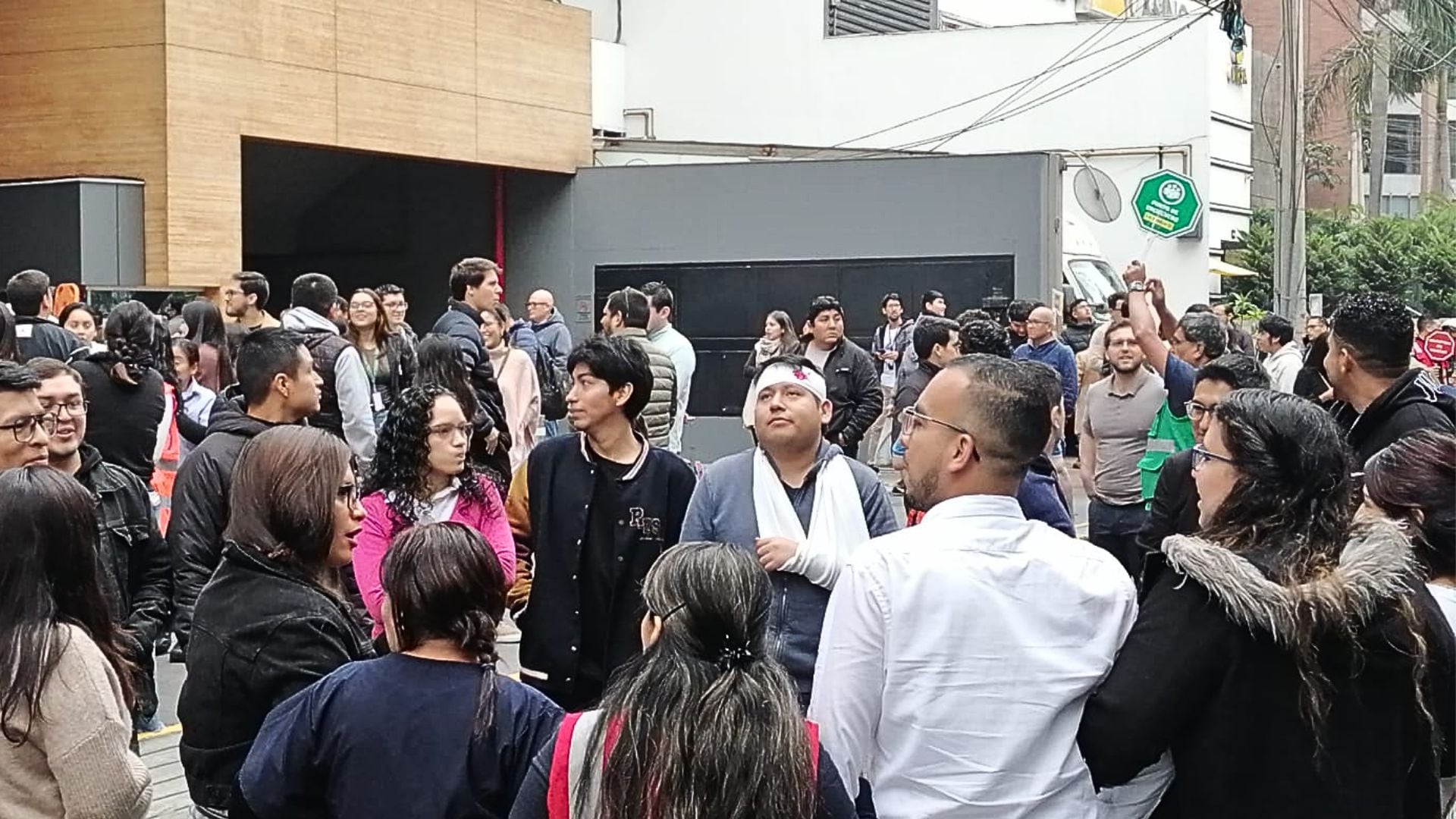 Ciudadanos del distrito de Miraflores participan en el Simulacro Nacional Multipeligro | Foto: Infobae Perú / Carlos Espinoza