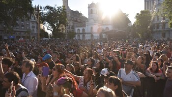 Miles de personas forman parte