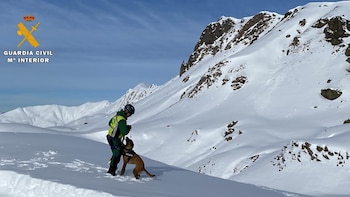 Muere un montañero y otro