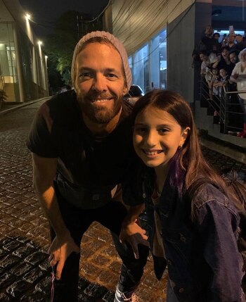 Taylor Hawkins junto a Emma