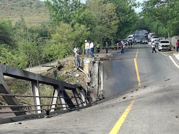 Los daños en el puente Güijo generan retrasos de hasta 90 minutos y obligaron a habilitar rutas alternas, incluso por propiedades privadas.