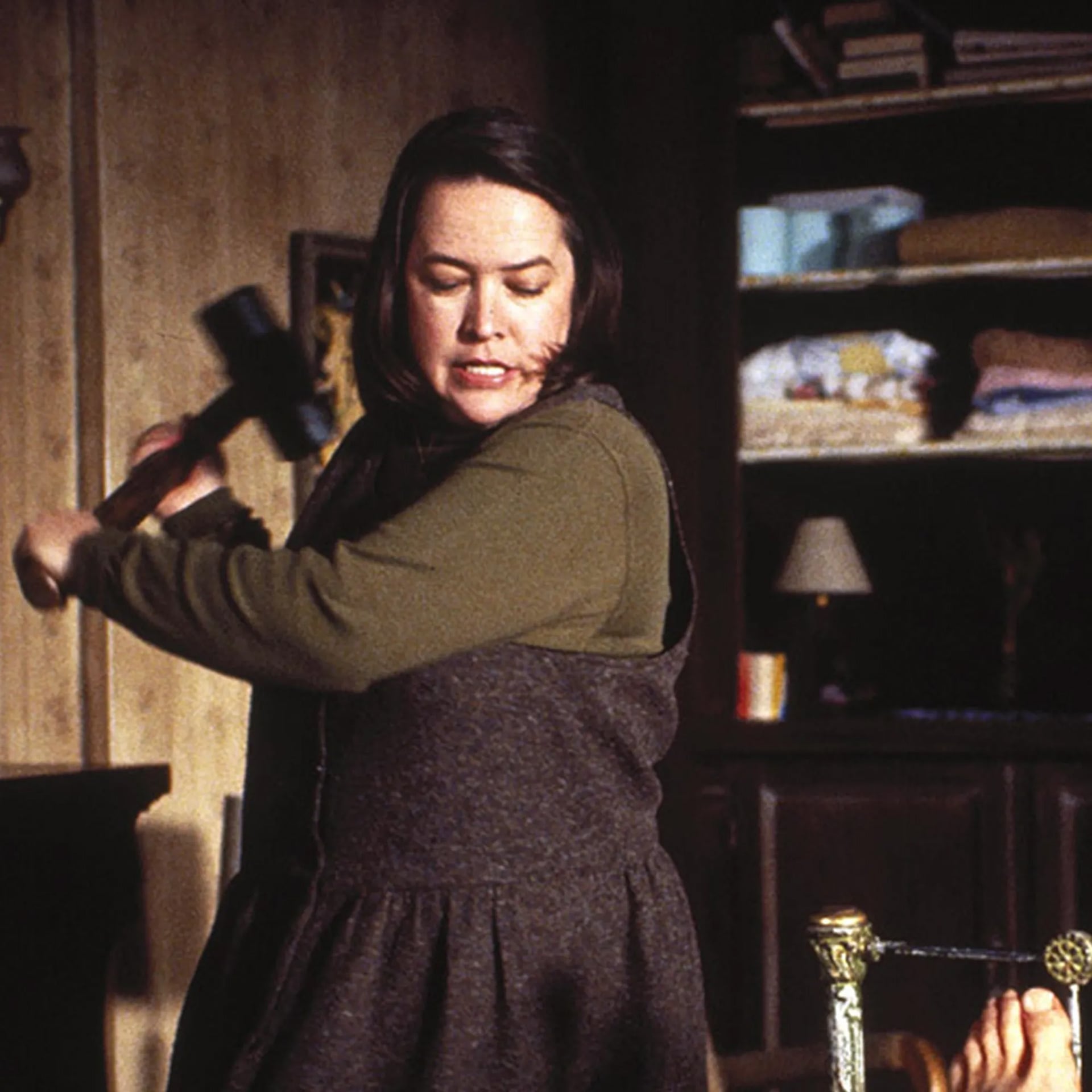 La transformación del guion modificó escenas clave del libro original, como el uso del hacha y detalles de la relación entre los protagonistas (Castle Rock Entertainment)