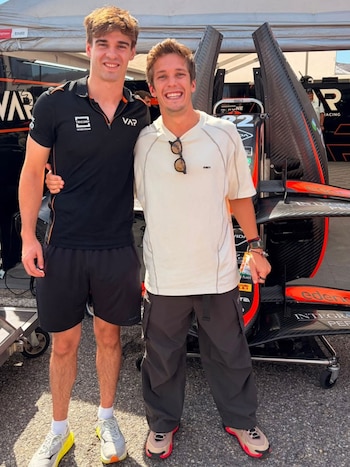 Sacha Fenestraz con Nico Varrone
