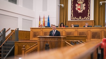 Page cierra casi cuatro horas