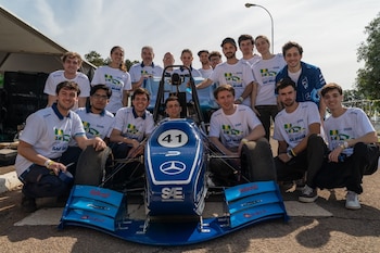Estudiantes de la UBA construyeron un auto de carrera y participaron de una prestigiosa competencia