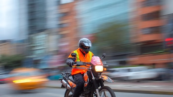 Si compró una moto con multas, esto debe hacer para evitar problemas legales en Colombia