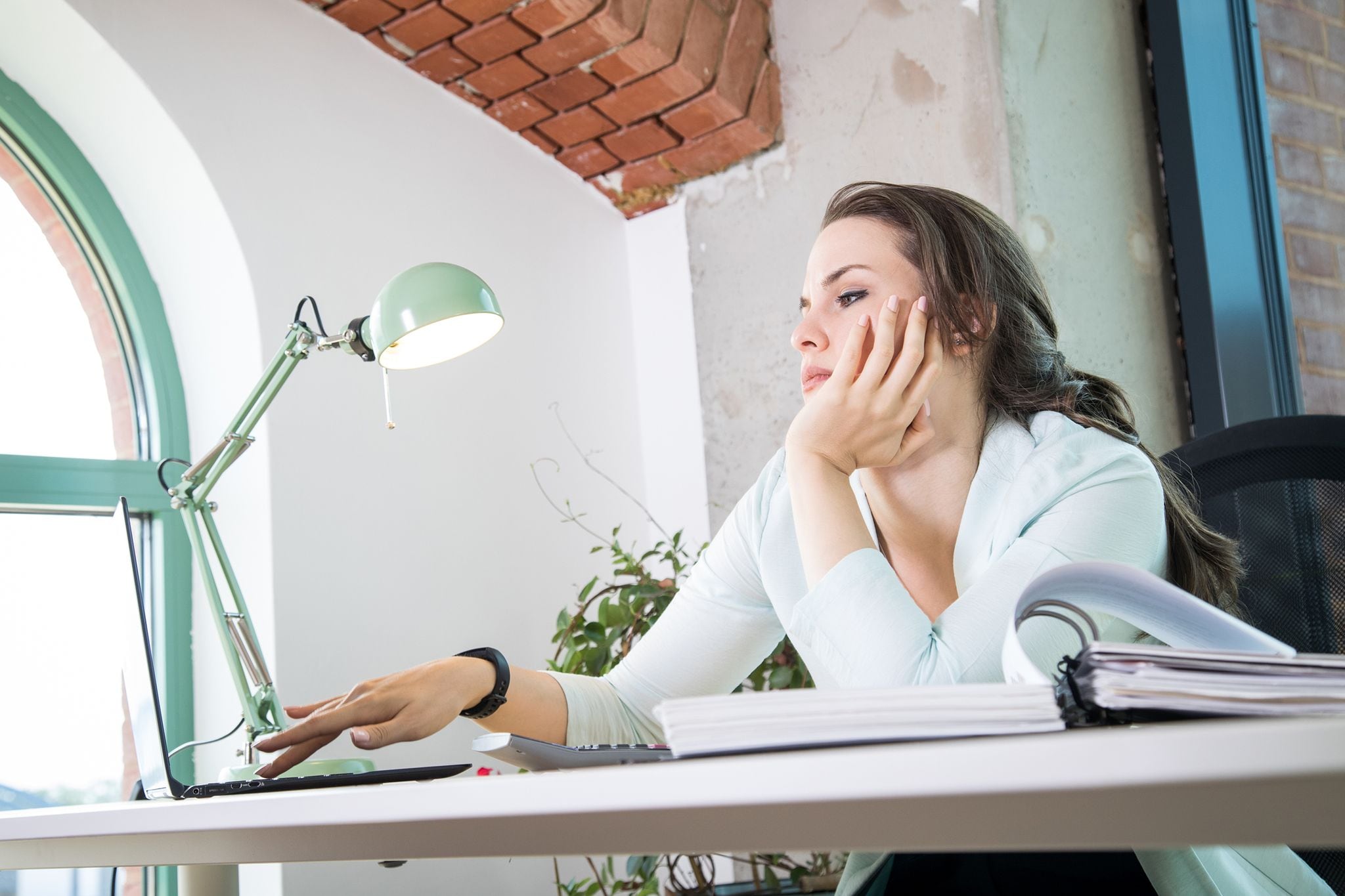 Las rutinas monótonas en el trabajo llevan a aburrimiento, frustración y, en el peor de los casos, al