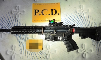 Autoridades decomisaron cuatro pistolas, tres armas largas, ₡5.600.00 mil colones, seis vehículos, un dron y una lancha. Fuente: MSP