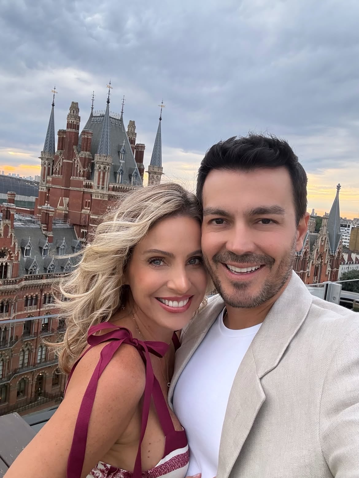 La relación de la pareja comenzó tras años de amistad y un reencuentro en 2020, culminando en matrimonio en una ceremonia privada en Cartagena - crédito @lucianodalessandro/ Instagram