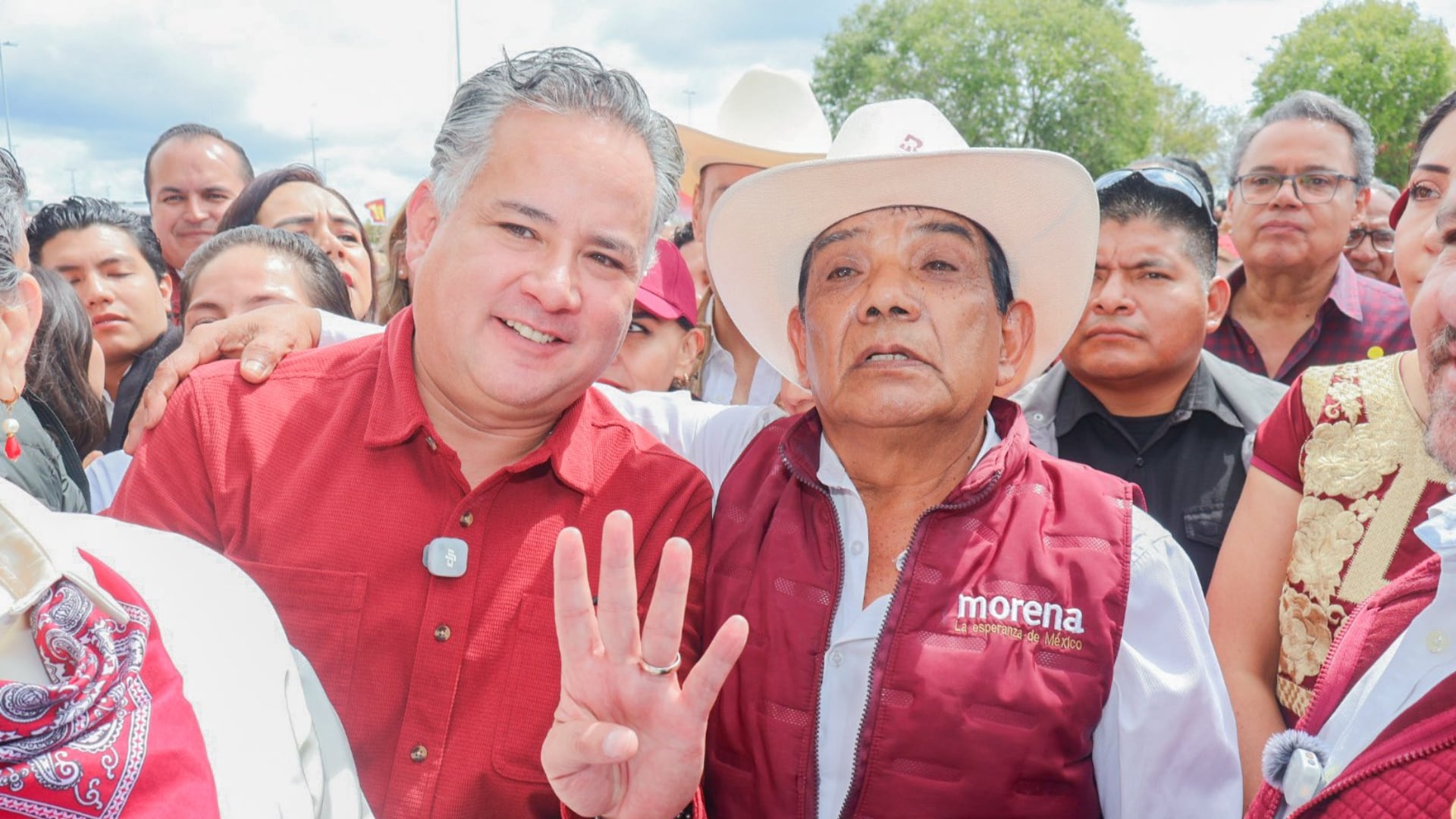 Santiago Nieto aprovecha evento de Sheinbaum para promocionarse como la “corcholata” de Morena en Querétaro. (X/@SNietoCastillo)