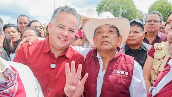 Santiago Nieto aprovecha evento de Sheinbaum para promocionarse como la “corcholata” de Morena en Querétaro
