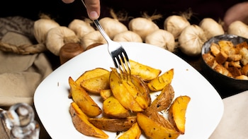 Cómo hacer patatas gajo tipo deluxe al horno: una guarnición más saludable, crujiente y con mucho sabor